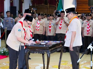 PJ Gubernur Jatim Dikukuhkan Jadi Ketua Mabida Pramuka 2024-2025