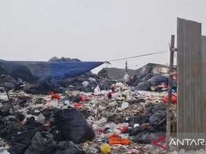 Duh! Tumpukan Sampah Dikeluhkan Warga Kembangan Jakbar, Bikin Bau Menyengat