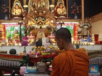 Termasuk Ritual Jalan Kaki, Ini 5 Tradisi Merayakan Waisak di RI