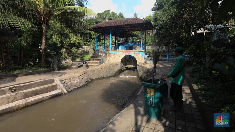 Area objek wisata Tukad (sungai) Bindu, Denpasar, Bali, Kamis (23/5/2024). Tukad Bindu yang berlokasi di Kesiman, Denpasar Timur merupakan sungai yang awalnya kotor dan kini menjadi sungai yang sangat bersih. (CNBC Indonesia/Faisal Rahman)