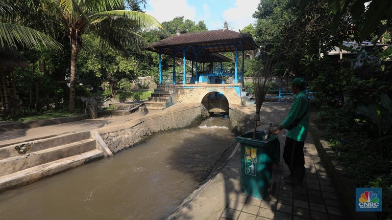 Area objek wisata Tukad (sungai) Bindu, Denpasar, Bali, Kamis (23/5/2024). Tukad Bindu yang berlokasi di Kesiman, Denpasar Timur merupakan sungai yang awalnya kotor dan kini menjadi sungai yang sangat bersih. (CNBC Indonesia/Faisal Rahman)