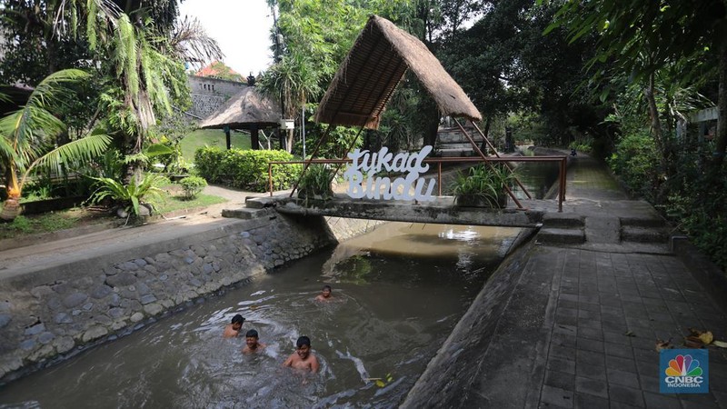 Area objek wisata Tukad (sungai) Bindu, Denpasar, Bali, Kamis (23/5/2024). Tukad Bindu yang berlokasi di Kesiman, Denpasar Timur merupakan sungai yang awalnya kotor dan kini menjadi sungai yang sangat bersih. (CNBC Indonesia/Faisal Rahman)