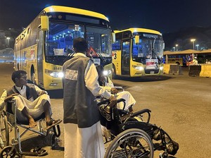 Kenali Ciri Petugas Pendorong Kursi Roda dan Skuter Resmi di Makkah
