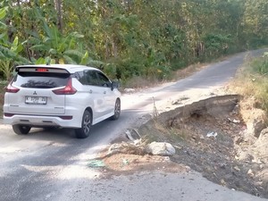 Jalan Alternatif Pati-Grobogan di Tambakromo 2 Bulan Rusak gegara Longsor