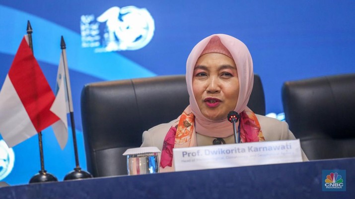 Kepala Badan Meteorologi, Klimatologi, dan Geofisika (BMKG), Dwikorita Karnawati saat konferensi pers di Bali Nusa Dua Convention Center (BNDCC), ITDC Nusa Dua, Kamis (23/5/2024). (CNBC Indonesia/Faisal Rahman)