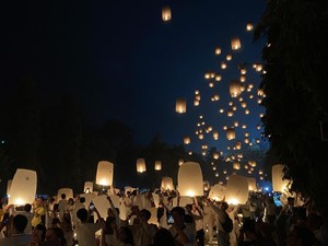 Borobudur Menyala.. Ratusan Lampion Hiasi Langit Malam Waisak 2024