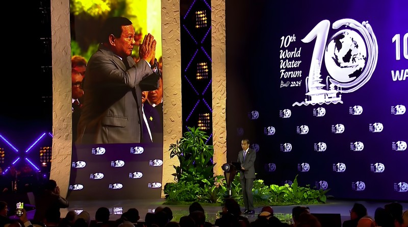 Presiden Joko Widodo bertemu dengan CEO SpaceX dan Tesla, Elon Musk, di sela-sela Konferensi Tingkat Tinggi (KTT) World Water Forum ke-10 yang berlangsung di Bali International Convention Center (BICC), Kabupaten Badung, Provinsi Bali pada Senin, 20 Mei 2024. Presiden Jokowi dan Elon Musk antara lain membahas akselerasi transformasi digital di Indonesia hingga potensi pengembangan investasi di Indonesia. (Dok: Biro Pers Sekretariat Presiden RI) Presiden Joko Widodo bertemu dengan CEO SpaceX dan Tesla, Elon Musk, di sela-sela Konferensi Tingkat Tinggi (KTT) World Water Forum ke-10 yang berlangsung di Bali International Convention Center (BICC), Kabupaten Badung, Provinsi Bali pada Senin, 20 Mei 2024. Presiden Jokowi dan Elon Musk antara lain membahas akselerasi transformasi digital di Indonesia hingga potensi pengembangan investasi di Indonesia. (Dok: Biro Pers Sekretariat Presiden RI)