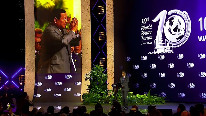Presiden Joko Widodo bertemu dengan CEO SpaceX dan Tesla, Elon Musk, di sela-sela Konferensi Tingkat Tinggi (KTT) World Water Forum ke-10 yang berlangsung di Bali International Convention Center (BICC), Kabupaten Badung, Provinsi Bali pada Senin, 20 Mei 2024. Presiden Jokowi dan Elon Musk antara lain membahas akselerasi transformasi digital di Indonesia hingga potensi pengembangan investasi di Indonesia. (Dok: Biro Pers Sekretariat Presiden RI)
