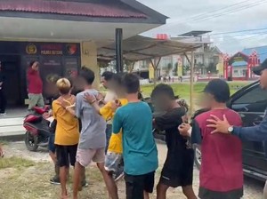 Momen Polisi Tangkap 8 Pria Pemerkosa Gadis ABG di Buton Tengah