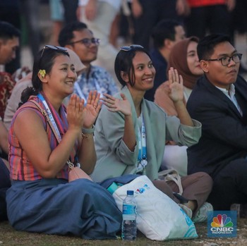 Potret Riuh & Keseruan Melasti Water Carnival di Pantai Melasti