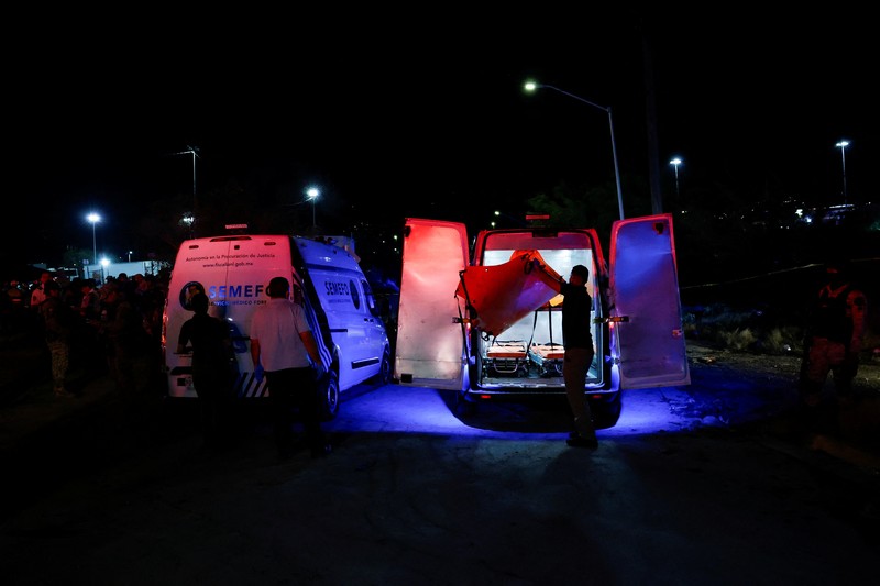 Sebuah panggung runtuh pada acara kampanye di San Pedro Garza Garcia, Nuevo Leon, Meksiko, 22 Mei 2024, dalam tangkapan layar yang diperoleh dari video media sosial. (via REUTERS/VIDEO OBTAINED BY REUTERS) Sebuah panggung runtuh pada acara kampanye di San Pedro Garza Garcia, Nuevo Leon, Meksiko, 22 Mei 2024, dalam tangkapan layar yang diperoleh dari video media sosial. (via REUTERS/VIDEO OBTAINED BY REUTERS)