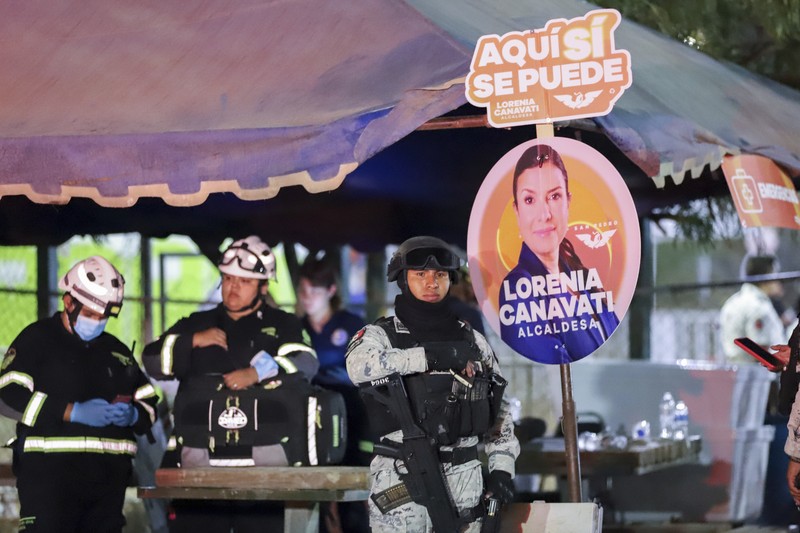 Sebuah panggung runtuh pada acara kampanye di San Pedro Garza Garcia, Nuevo Leon, Meksiko, 22 Mei 2024, dalam tangkapan layar yang diperoleh dari video media sosial. (via REUTERS/VIDEO OBTAINED BY REUTERS)