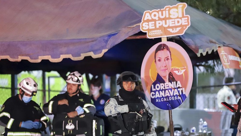 Sebuah panggung runtuh pada acara kampanye di San Pedro Garza Garcia, Nuevo Leon, Meksiko, 22 Mei 2024, dalam tangkapan layar yang diperoleh dari video media sosial. (via REUTERS/VIDEO OBTAINED BY REUTERS)