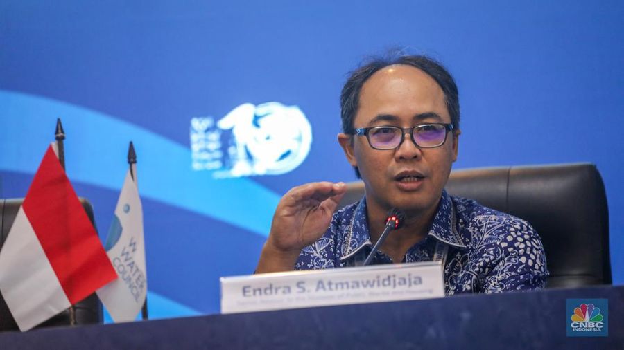 Staf Ahli Menteri Bidang Teknologi, Industri, dan Lingkungan Kementerian PUPR, Endra S. Atmawidjaja saat konferensi pers di Bali Nusa Dua Convention Center (BNDCC), ITDC Nusa Dua, Kamis (23/5/2024). (CNBC Indonesia/Faisal Rahman)