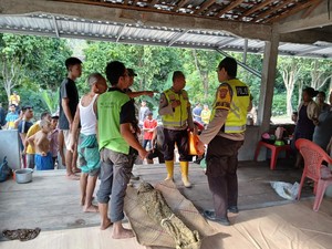 Detik-detik Mobil Travel Terseret Banjir Bandang di OKU