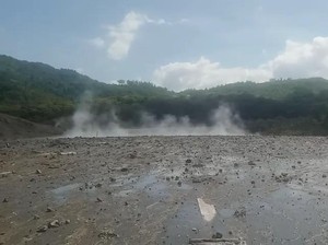 Stasiun Geofisika Sebut Erupsi Kawah Keramikan Tak Terkait Gempa Tanggamus