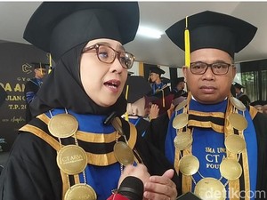 Pesan Menyentuh Ketua Yayasan SMA Unggulan CT Arsa Foundation di Acara Wisuda