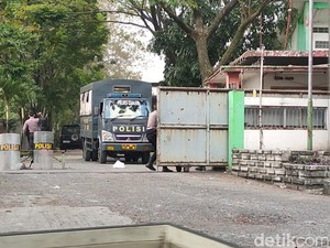 Mencekam! 2 Kelompok Bentrok di Cianjur, 50 Orang Diamankan