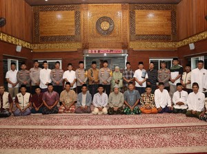 Salat Subuh Bareng Warga, Kapolres Kediri Kota Sampaikan Pesan Kamtibmas