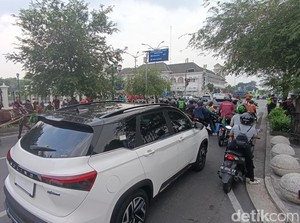 Kendaraan Padat Merayap di Malioboro Jogja, Kecepatan 20 Km Per Jam