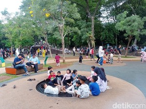 Ramainya Tebet Eco Park Saat Long Weekend, Begini Suasananya