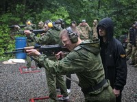 Siswa Sekolah di Rusia Jalani Pelatihan Militer untuk Perang
