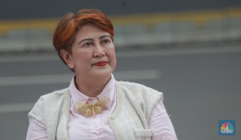 Top Women Fest 2024 Direktur Utama Perum Damri, Setia N Milatina Moemin; Staf Khusus Presiden Joko Widodo, Angkie Yudistia; Influencer Trend Fashion Rania Maheswari Yamin di acara Top Women Fest 2024. (CNBC Indonesia/Muhamad Sabki)
