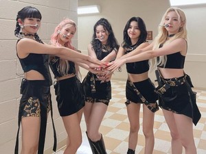 Nyoba Sate dan Cendol, (G)I-DLE: Enak!