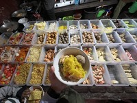 Ramai Pelamar Kerja di Warung Seblak Ciamis, Berapa Sih Gajinya?