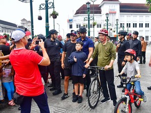 Jokowi Ajak Jan Ethes Bersepeda Keliling Kota Jogja
