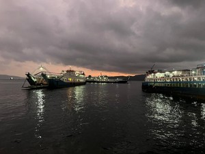 KMP Gerbang Samudera 5 Terseret Arus dan Kandas di Selat Bali Pagi Ini
