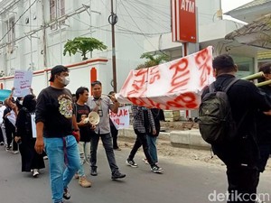 Koalisi Jurnalis Gorontalo Bawa Keranda Mayat Tolak Revisi UU Penyiaran