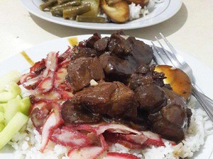 Babi Panggang Lengendaris di Tangerang hingga Manfaat Minum Jamu Kunyit Asam