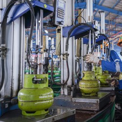 Bahlil Wanti-Wanti Industri Jangan Pakai LPG 3 Kg