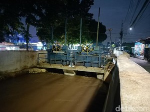 Sudah Ada Tanggul Beton, Warga Nyatakan Hek Kramat Jati Tak Lagi Banjir