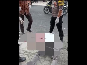 Pemotor Tewas Terlindas Usai Gagal Salip Truk Gandeng di Blitar