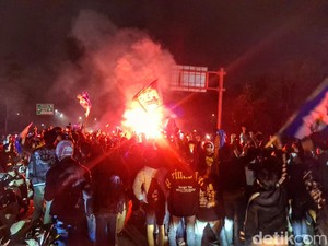 Senandung Sukaria Bobotoh Rayakan Kemenangan di Si Jalak Harupat