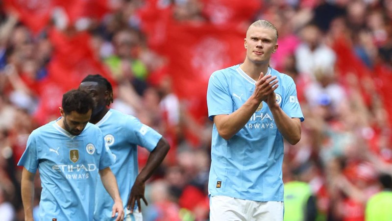 Final - Manchester City v Manchester United - Stadion Wembley, London, Inggris - 25 Mei 2024 Mateo Kovacic dari Manchester City beraksi bersama Bruno Fernandes dari Manchester United. (REUTERS/Hannah McKay)