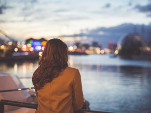Sabarnya Perawat Surabaya yang Gagal Nikah Masih Beri Kado Sofa