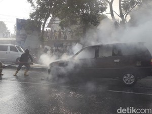 Mobil Terbakar di Jalur Lamongan-Babat, Satu Keluarga Termasuk 2 Bayi Selamat