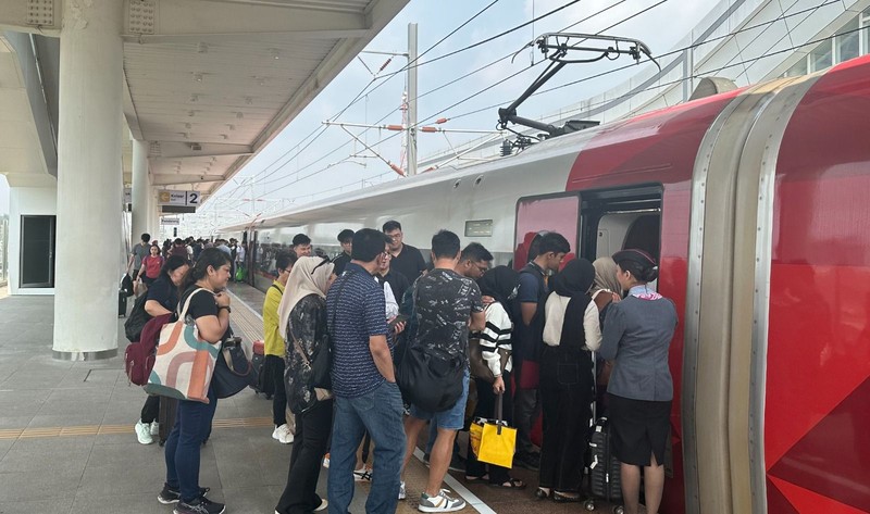 Kereta Cepat Whoosh dipadati penumpang arus balik cuti bersama Waisak. (Dok: KCIC)