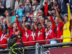 Chicharito: Juara Piala FA Menandakan MU Sudah di Jalur yang Benar