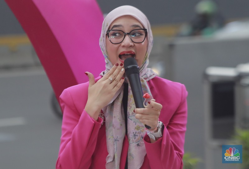 Top Women Fest 2024 Direktur Utama Perum Damri, Setia N Milatina Moemin; Staf Khusus Presiden Joko Widodo, Angkie Yudistia; Influencer Trend Fashion Rania Maheswari Yamin di acara Top Women Fest 2024. (CNBC Indonesia/Muhamad Sabki)