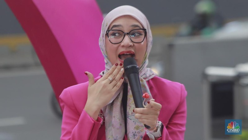 Direktur Utama Perum Damri, Setia N Milatina Moemin; Staf Khusus Presiden Joko Widodo, Angkie Yudistia; Influencer Trend Fashion Rania Maheswari Yamin di acara Top Women Fest 2024. (CNBC Indonesia/Muhamad Sabki)