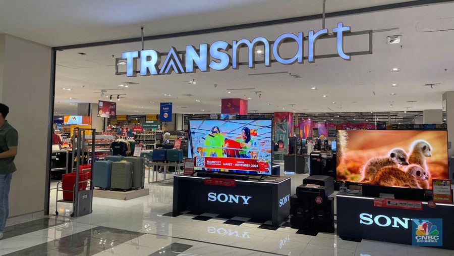 Suasana Transmart Kota Kasablanka, Minggu (26/5/2024). (CNBC Indonesia/Romys Binekasri)