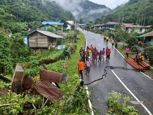 6 Rumah Rusak Diterjang Longsor di Pegunungan Arfak, 2 Orang Tewas