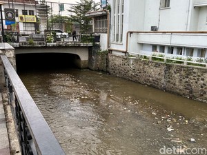 Sisi Gelap Cikapundung Riverspot: Bau Pesing-Air Berwarna Cokelat