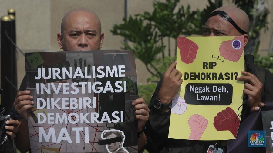 Demo Tolak Revisi UU Penyiaran. (CNBC Indonesia/Muhamad Sabki)