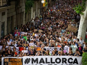 Warga Mallorca Menderita karena Wisatawan, Mereka Tinggal di Karavan dan Tenda