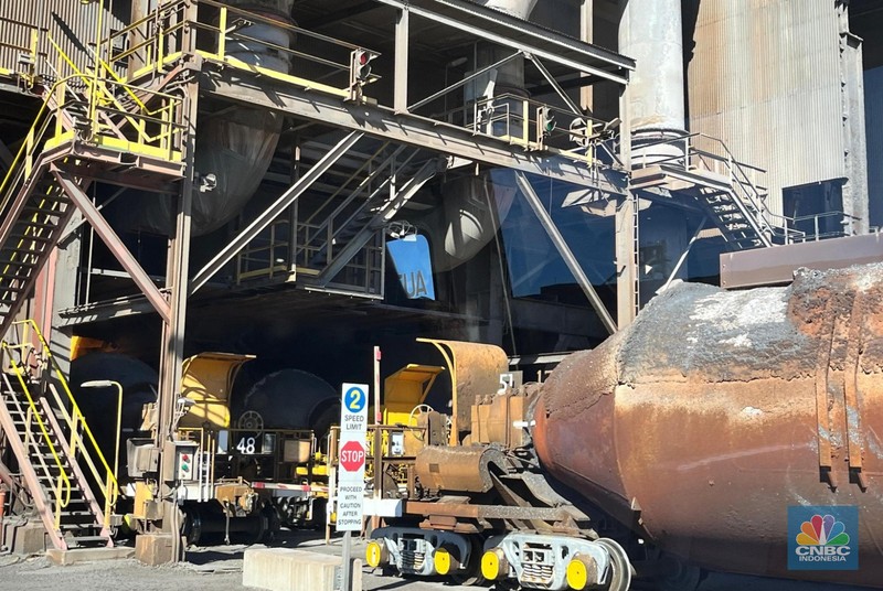 Australia memiliki ambisi besar dalam mencapai target netral karbon (net zero emission/NZE) pada 2050. Salah satu proyek raksasa untuk mendukung hal tersebut adalah Port Kembla Hydrogen Hub di Wollongong, New South Wales, yang akan mengintegrasikan sejumlah proyek dalam satu area pelabuhan, termasuk pusat hidrogen dan pembangkit listrik tenaga angin lepas pantai. Australia memiliki ambisi besar dalam mencapai target netral karbon (net zero emission/NZE) pada 2050. Salah satu proyek raksasa untuk mendukung hal tersebut adalah Port Kembla Hydrogen Hub di Wollongong, New South Wales, yang akan mengintegrasikan sejumlah proyek dalam satu area pelabuhan, termasuk pusat hidrogen dan pembangkit listrik tenaga angin lepas pantai. (CNBC Indonesia/Lucky Leonard)